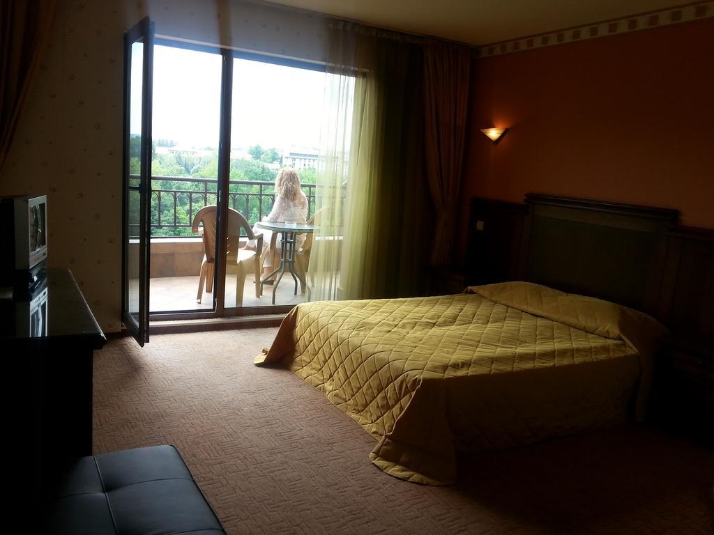 Boliari Hotel Veliko Turnovo Bagian luar foto